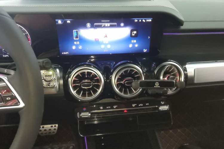 Used Mercedes-Benz GLB 2024-Year Restyled GLB 220 4MATIC Audio And AC Panel