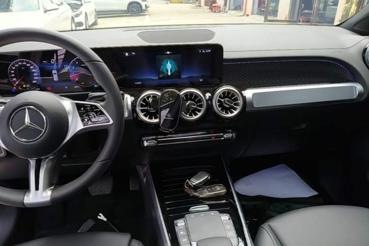 Used Mercedes-Benz GLB 2024 GLB 220 Dynamic Edition Audio And AC Panel