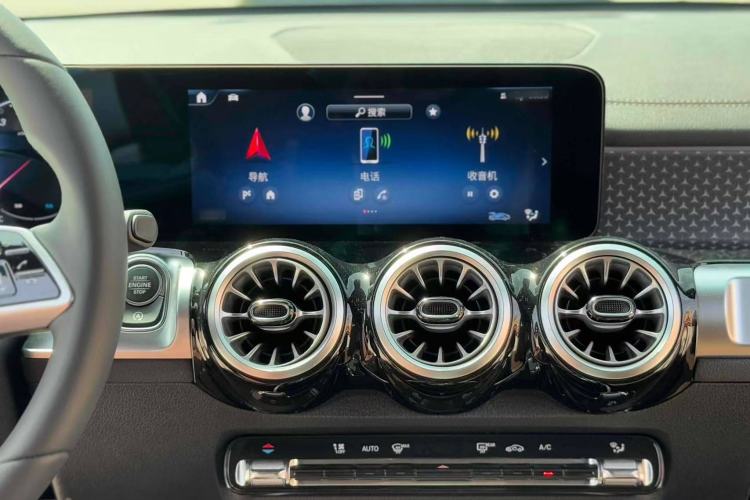 Used Mercedes-Benz GLB 2024 Refresh GLB 220 Dynamic Edition Audio And AC Panel