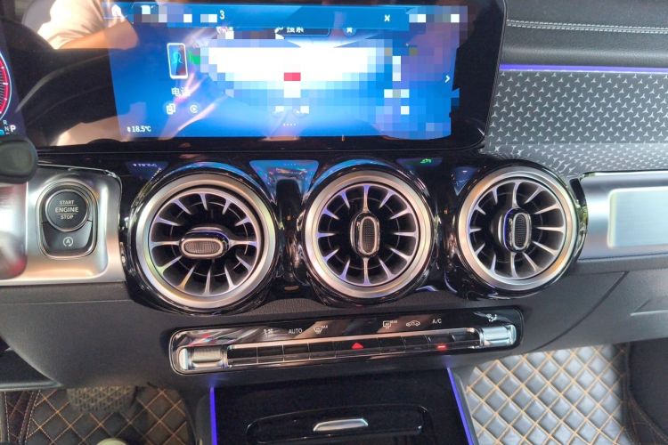 Used Mercedes-Benz GLB 2024 GLB 220 Dynamic Edition Audio And AC Panel
