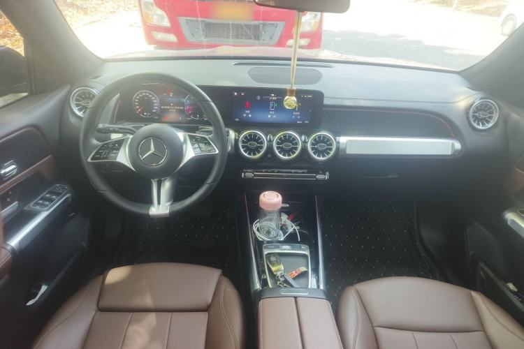 Used Mercedes-Benz GLB 2024 GLB 200 Dynamic Edition Center Console