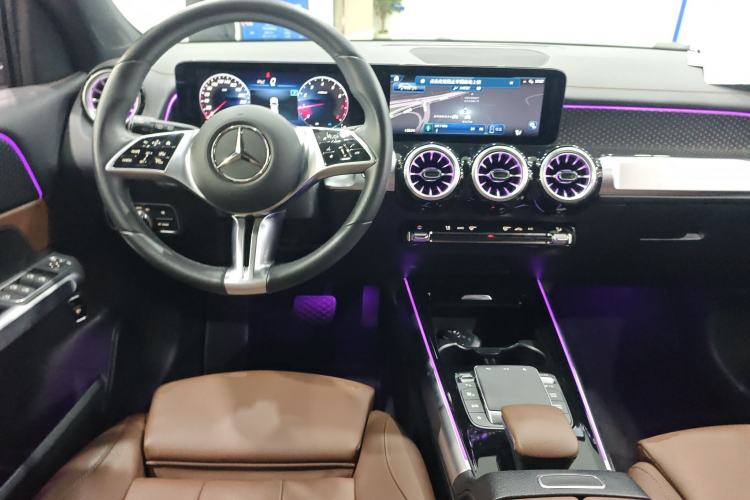 Used Mercedes-Benz GLB 2024 GLB 220 Fashion Model Center Console