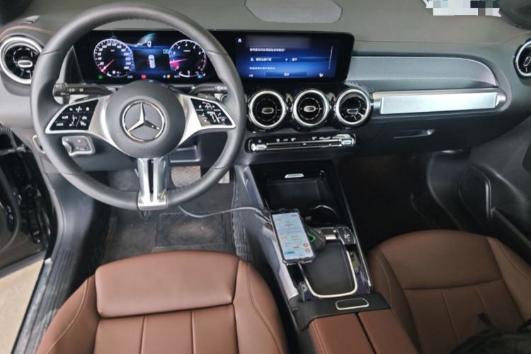 Used Mercedes-Benz GLB 2024-Year Restyled GLB 200 Dynamic Edition Center Console