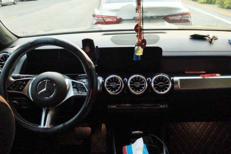Used Mercedes-Benz GLB 2024 GLB 200 Dynamic Edition Center Console