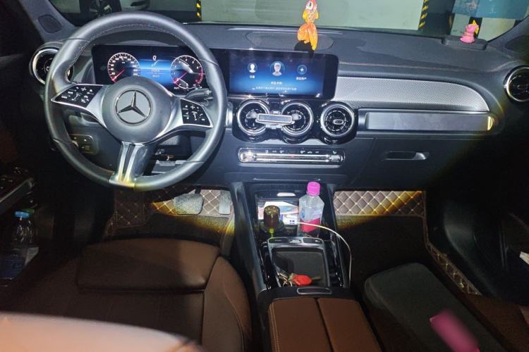 Used Mercedes-Benz GLB 2024-Year Restyled GLB 200 Dynamic Edition Center Console
