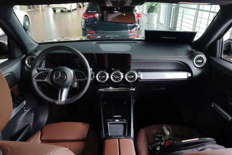 Used Mercedes-Benz GLB 2024 Refresh GLB 220 Dynamic Edition Center Console