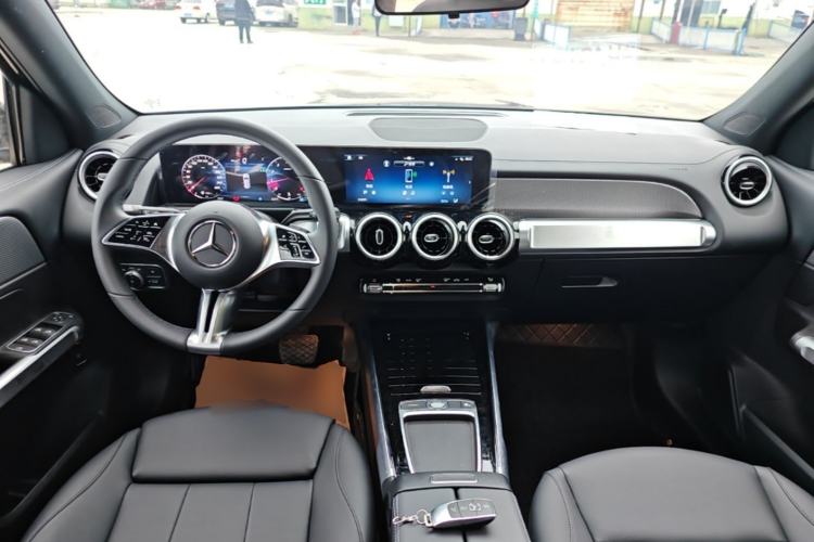 Used Mercedes-Benz GLB 2024-Year Restyled GLB 200 Dynamic Edition Center Console
