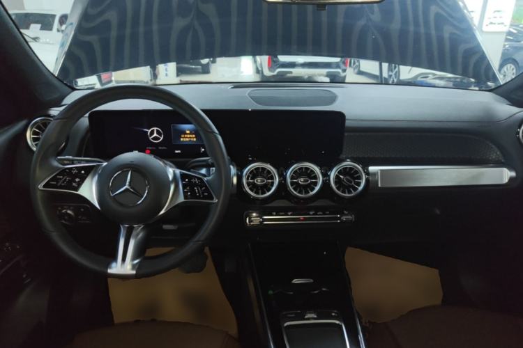 Used Mercedes-Benz GLB 2024 GLB 200 Dynamic Edition Center Console