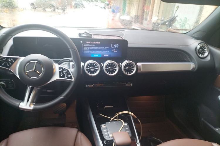 Used Mercedes-Benz GLB 2024 GLB 220 Dynamic Edition Center Console
