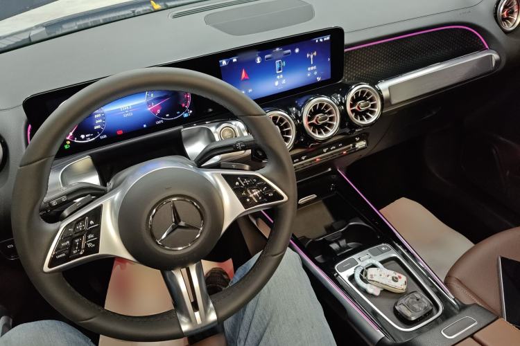 Used Mercedes-Benz GLB 2024 Refresh GLB 220 Dynamic Edition Center Console