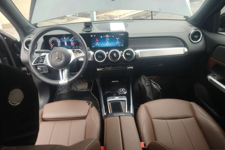 Used Mercedes-Benz GLB 2024-Year Restyled GLB 200 Dynamic Edition Center Console