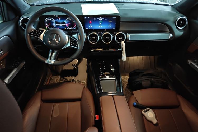 Used Mercedes-Benz GLB 2024 GLB 200 Dynamic Edition Center Console