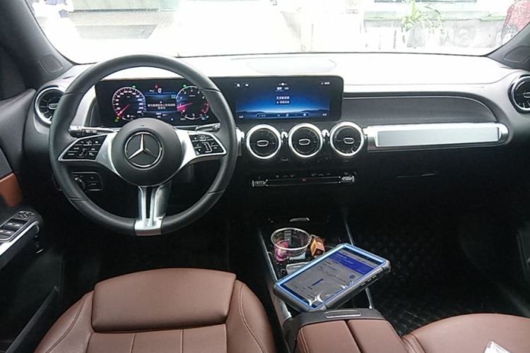 Used Mercedes-Benz GLB 2024 GLB 200 Fashion Model Center Console