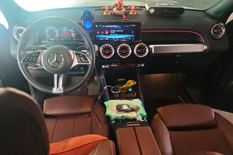 Used Mercedes-Benz GLB 2024 GLB 220 Fashion Model Center Console