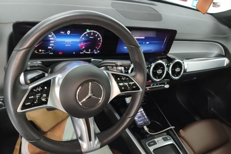 Used Mercedes-Benz GLB 2024 GLB 200 Dynamic Edition Center Console