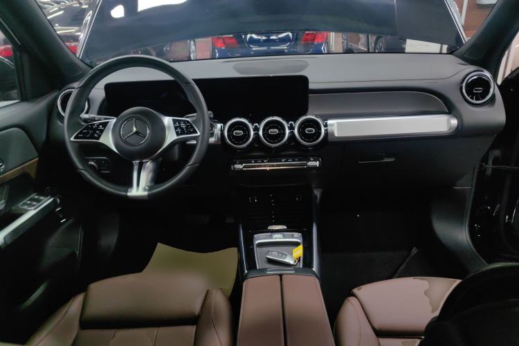 Used Mercedes-Benz GLB 2024 GLB 200 Dynamic Edition Center Console