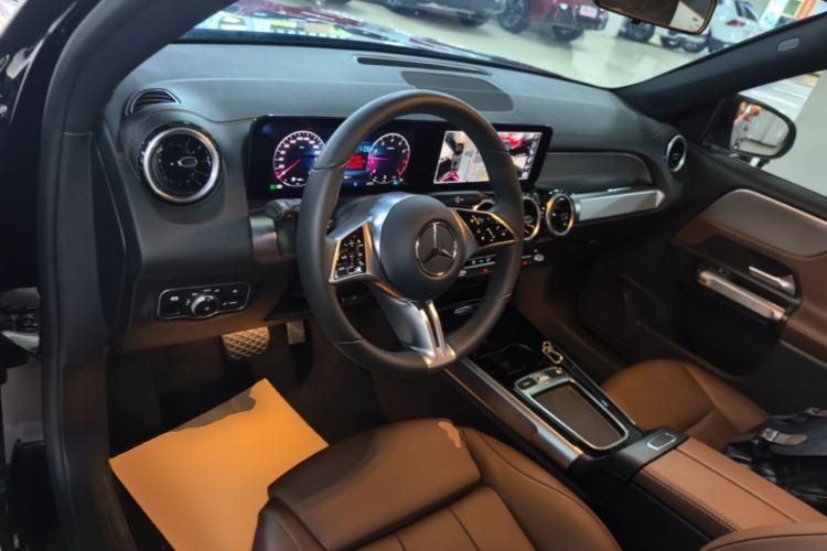 Used Mercedes-Benz GLB 2024 GLB 200 Fashion Model Center Console