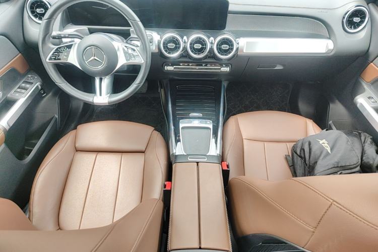 Used Mercedes-Benz GLB 2024-Year Restyled GLB 200 Dynamic Edition Center Console
