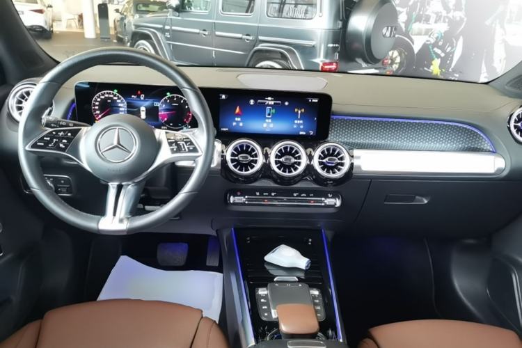 Used Mercedes-Benz GLB 2024 GLB 220 Fashion Model Center Console