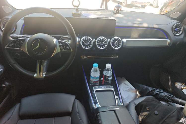 Used Mercedes-Benz GLB 2024-Year Restyled GLB 200 Dynamic Edition Center Console