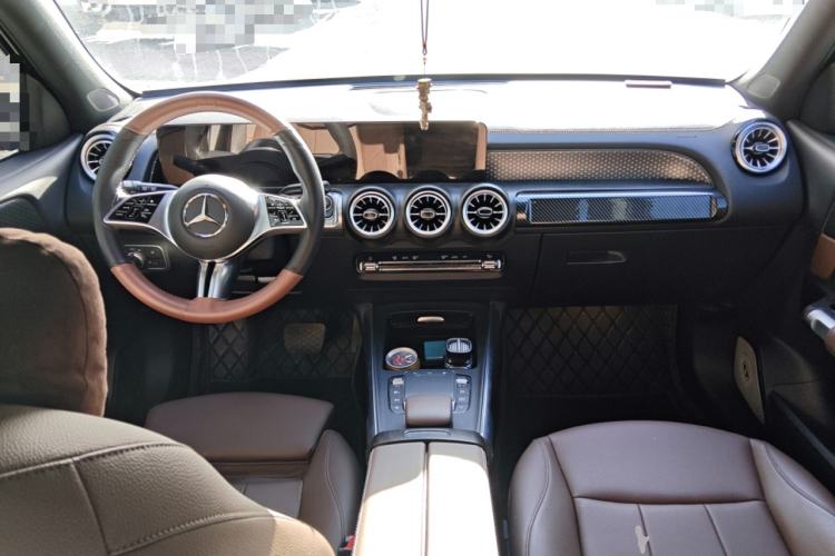 Used Mercedes-Benz GLB 2024 GLB 220 Dynamic Edition Center Console