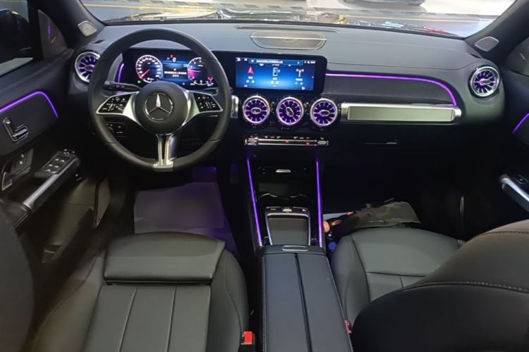 Used Mercedes-Benz GLB 2024-Year Restyled GLB 200 Dynamic Edition Center Console