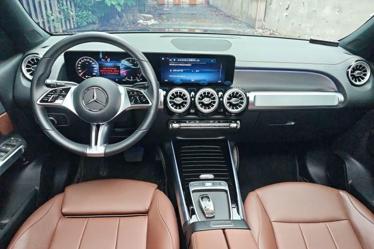 Used Mercedes-Benz GLB 2024-Year Restyled GLB 200 Dynamic Edition Center Console