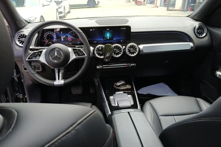 Used Mercedes-Benz GLB 2024 GLB 220 Dynamic Edition Center Console