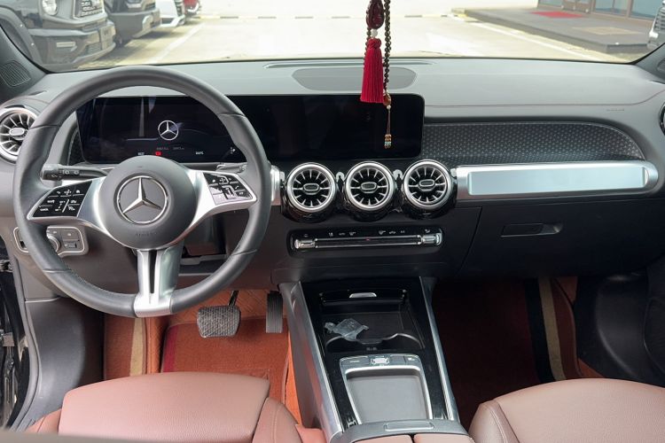Used Mercedes-Benz GLB 2024 GLB 200 Dynamic Edition Center Console
