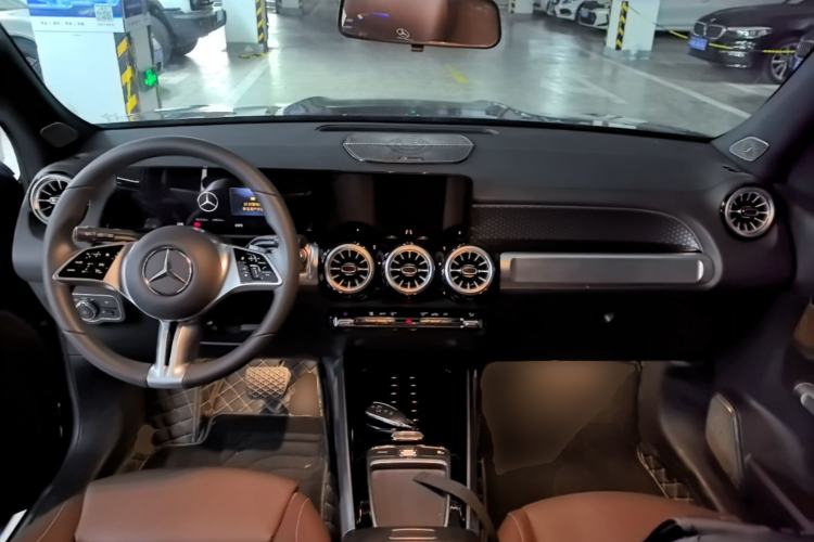 Used Mercedes-Benz GLB 2024 Refresh GLB 220 Dynamic Edition Center Console
