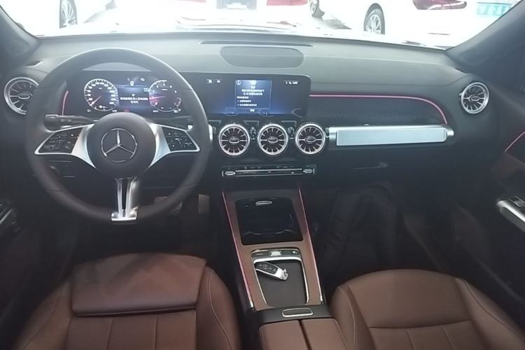 Used Mercedes-Benz GLB 2024 Refresh GLB 220 Dynamic Edition Center Console