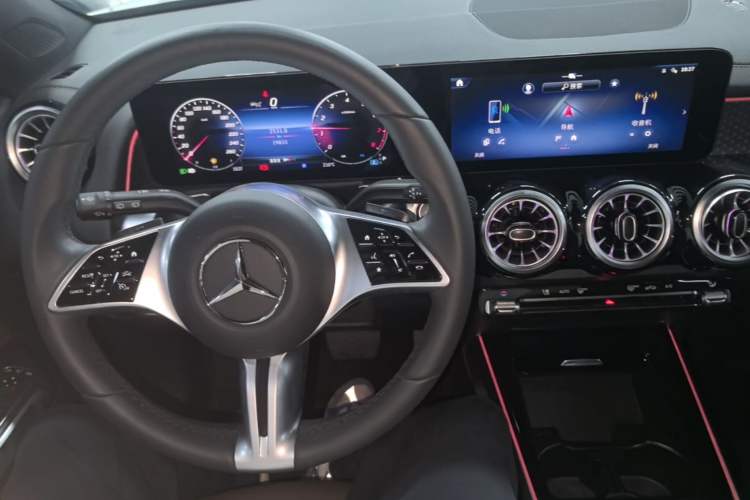 Used Mercedes-Benz GLB 2024 GLB 220 Dynamic Edition Center Console