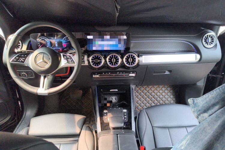 Used Mercedes-Benz GLB 2024 GLB 220 Dynamic Edition Center Console