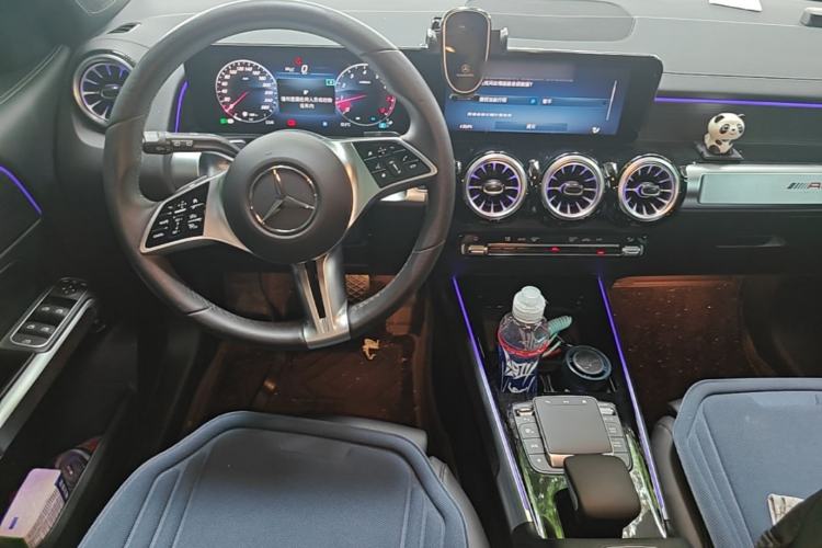 Used Mercedes-Benz GLB 2024 GLB 220 4MATIC Center Console