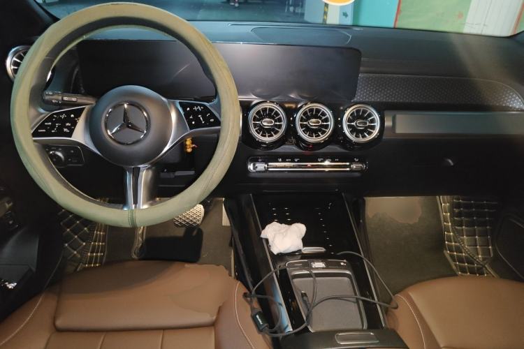 Used Mercedes-Benz GLB 2024 Refresh GLB 220 Dynamic Edition Center Console