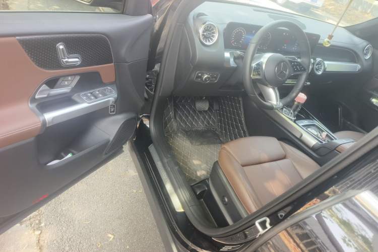Used Mercedes-Benz GLB 2024 GLB 200 Dynamic Edition Driver Seat