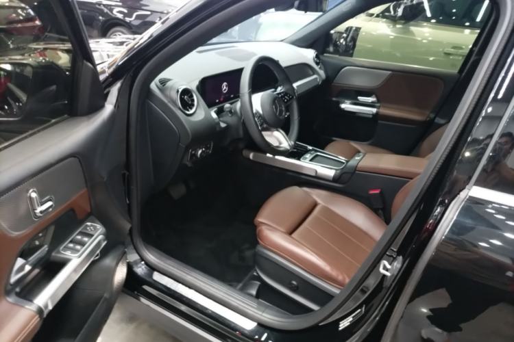Used Mercedes-Benz GLB 2024 GLB 200 Dynamic Edition Driver Seat