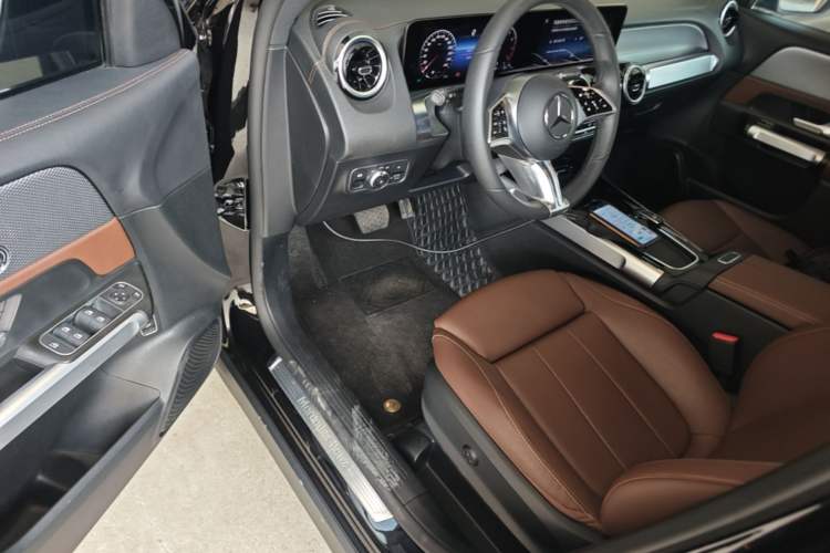 Used Mercedes-Benz GLB 2024-Year Restyled GLB 200 Dynamic Edition Driver Seat
