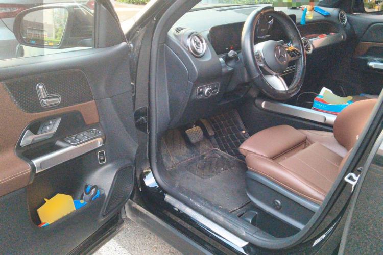 Used Mercedes-Benz GLB 2024 GLB 200 Dynamic Edition Driver Seat