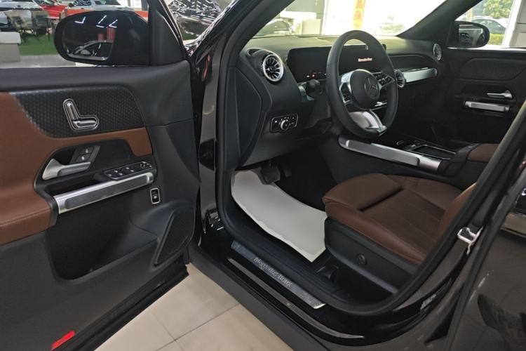 Used Mercedes-Benz GLB 2024 Refresh GLB 220 Dynamic Edition Driver Seat