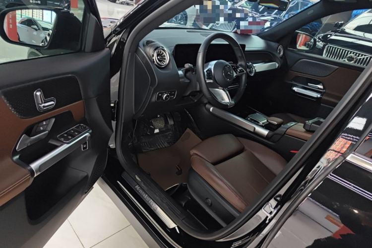 Used Mercedes-Benz GLB 2024 GLB 220 Dynamic Edition Driver Seat