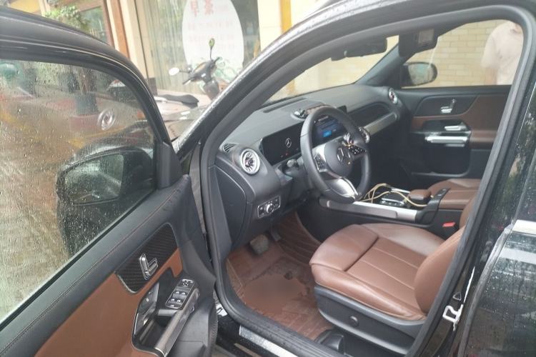 Used Mercedes-Benz GLB 2024 GLB 220 Dynamic Edition Driver Seat
