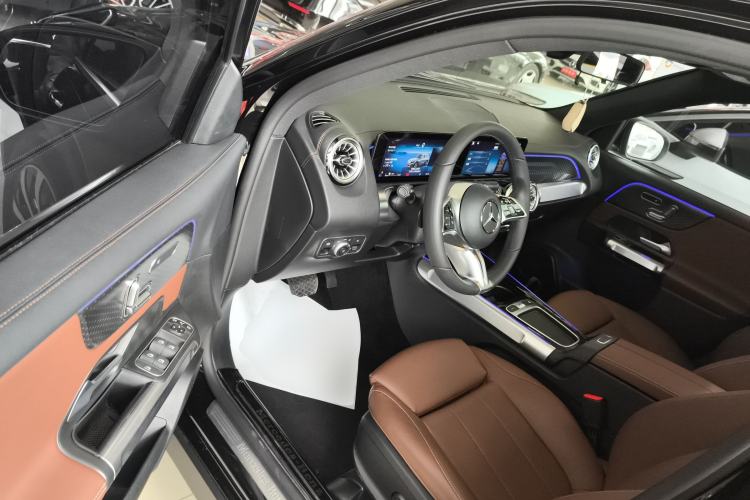 Used Mercedes-Benz GLB 2024 Refresh GLB 220 Fashion Edition Driver Seat