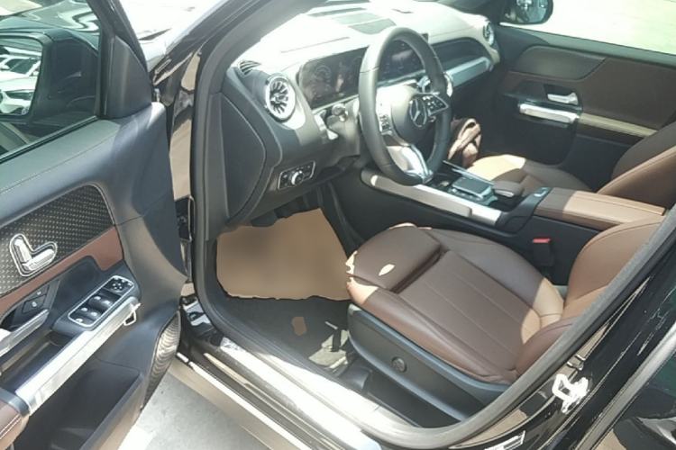 Used Mercedes-Benz GLB 2024 GLB 220 Dynamic Edition Driver Seat