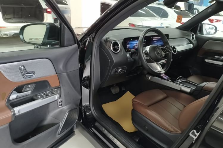 Used Mercedes-Benz GLB 2024 GLB 200 Dynamic Edition Driver Seat