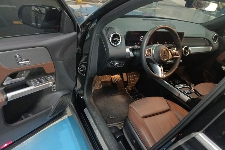 Used Mercedes-Benz GLB 2024 GLB 200 Dynamic Edition Driver Seat