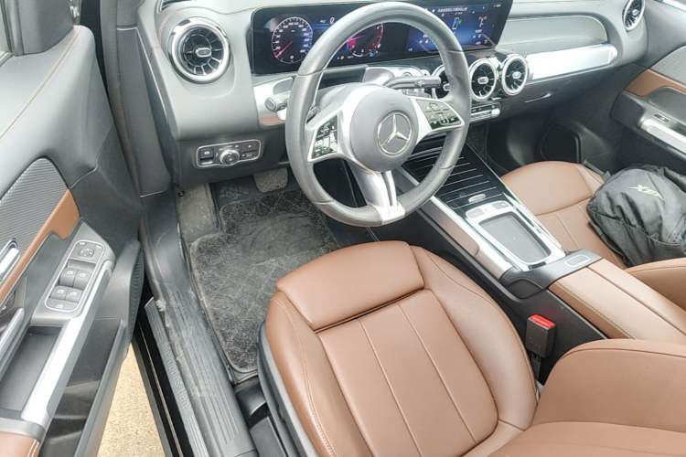 Used Mercedes-Benz GLB 2024-Year Restyled GLB 200 Dynamic Edition Driver Seat