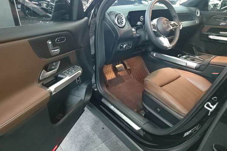 Used Mercedes-Benz GLB 2024 Refresh GLB 220 Fashion Edition Driver Seat