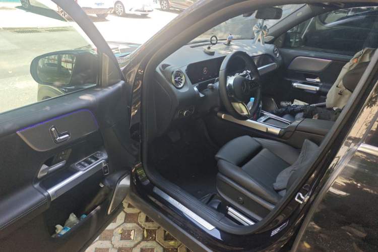 Used Mercedes-Benz GLB 2024-Year Restyled GLB 200 Dynamic Edition Driver Seat