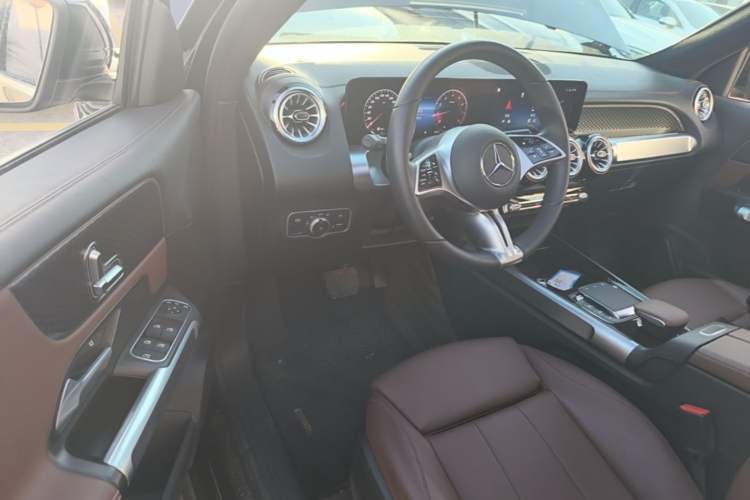 Used Mercedes-Benz GLB 2024 Refresh GLB 220 Dynamic Edition Driver Seat
